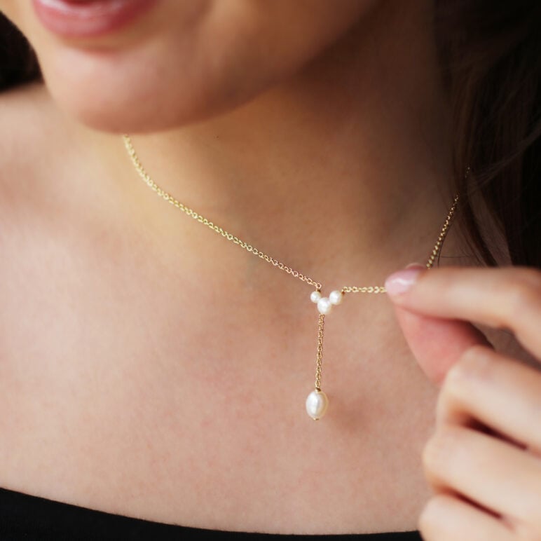 3-7mm Freshwater button and Keshi pearl pendant set on yellow gold-plated Sterling Silver chain