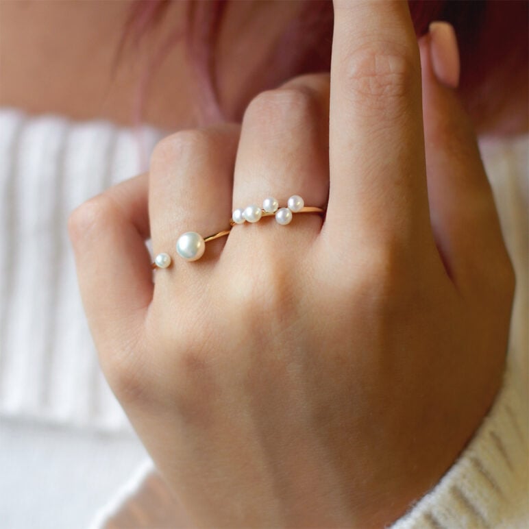 Freshwater button and Keshi pearls set on yellow gold-plated Sterling Silver rings