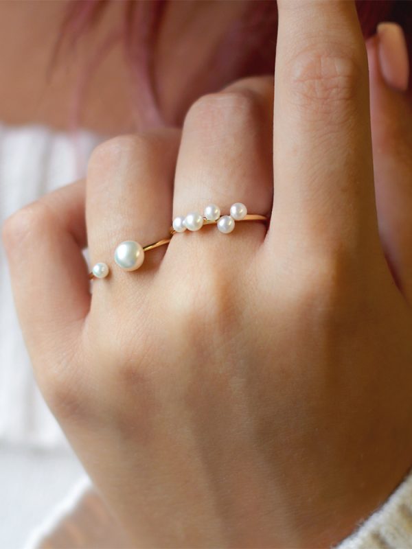 Freshwater button and Keshi pearls set on yellow gold-plated Sterling Silver rings