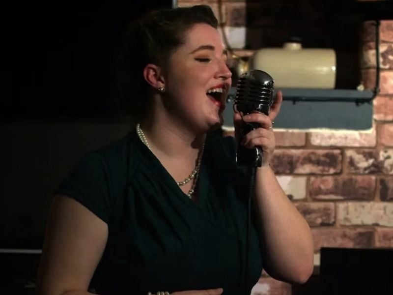 Harriet Jane live singing at isle of wight pearl