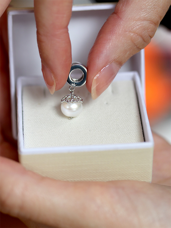 isle of wight pearl charm in gift box